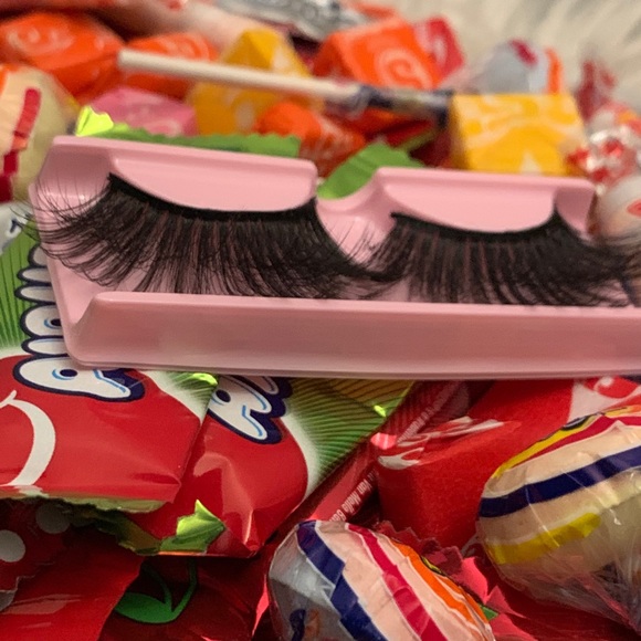 Too’Shiiny lashes “SchoolGirl Set” - Picture 2 of 6